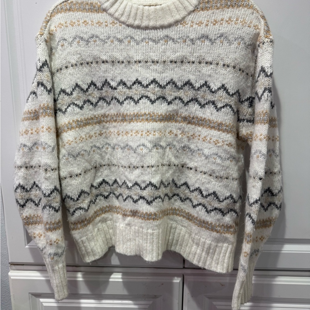 American Eagle Outfitters Cream and Gray Patterned Turtleneck Sweater